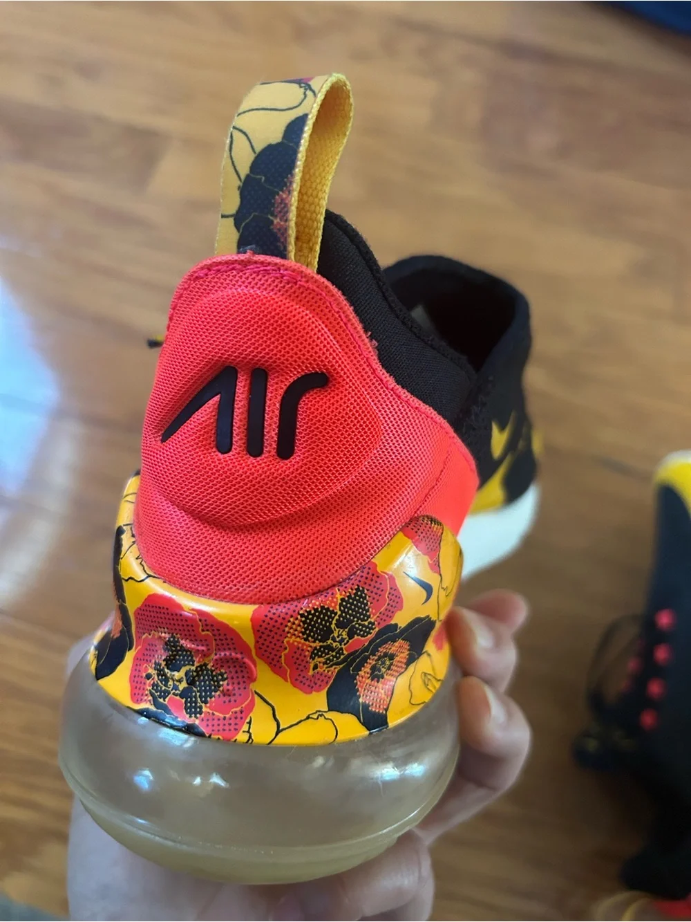 Limited Edition Nike women Air Max 270 Crimson floral black size 11